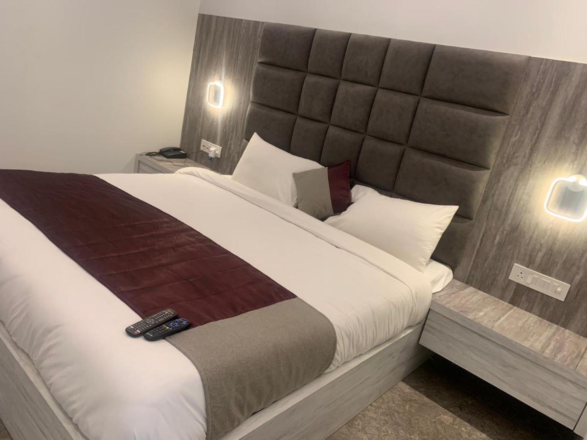 Hotel Lotus Inn Sirsa Экстерьер фото