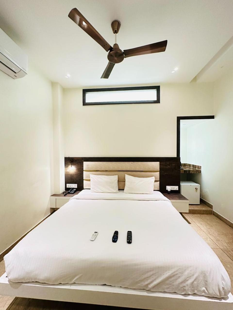 Hotel Lotus Inn Sirsa Экстерьер фото