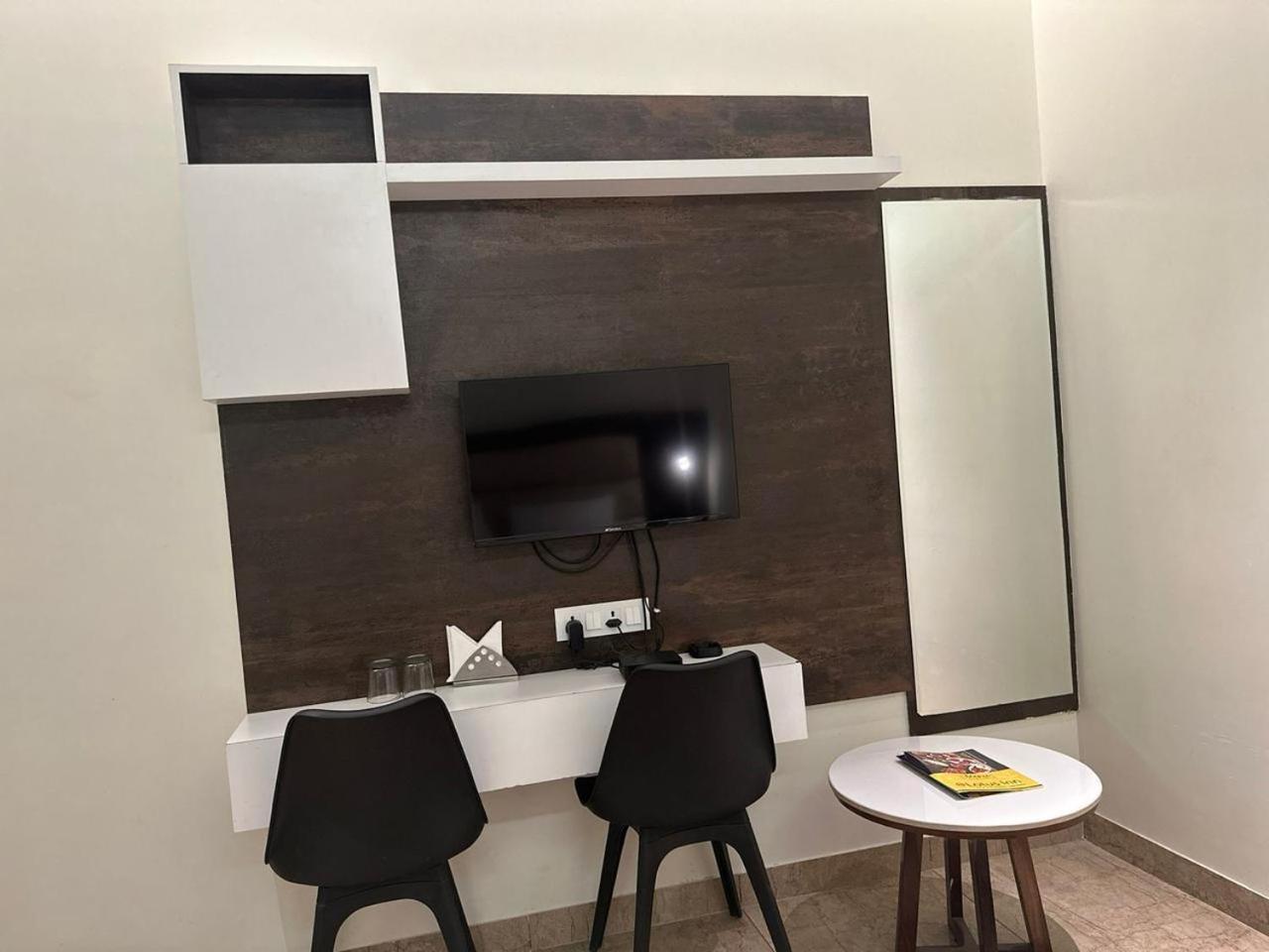 Hotel Lotus Inn Sirsa Экстерьер фото